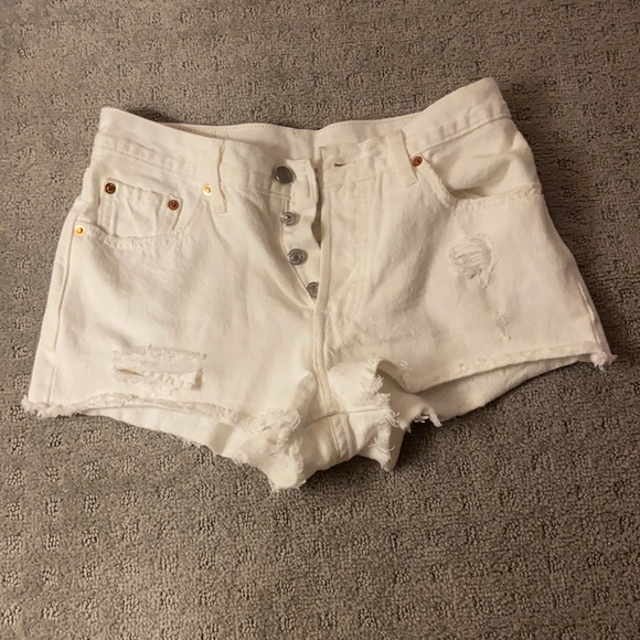 Levi’s never worn white jean shorts size 25